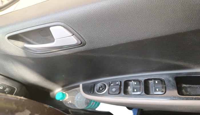 2017 Hyundai Xcent S 1.2, CNG, Manual, 1,12,848 km, interior