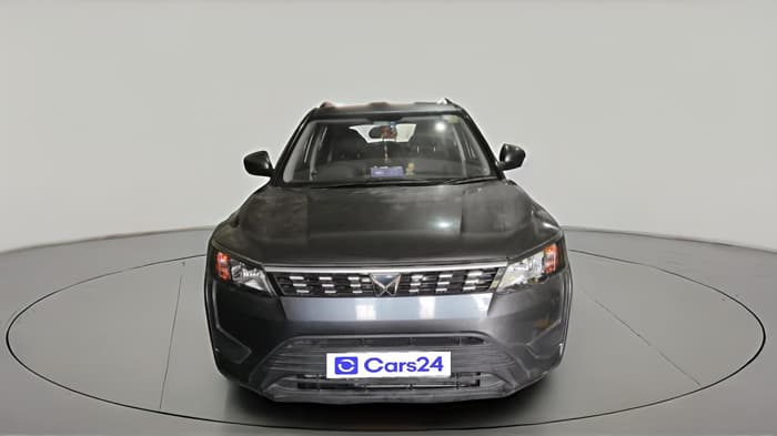 2023 Mahindra XUV300 W6 1.2 PETROL, Petrol, Manual, 8,000 km, exterior