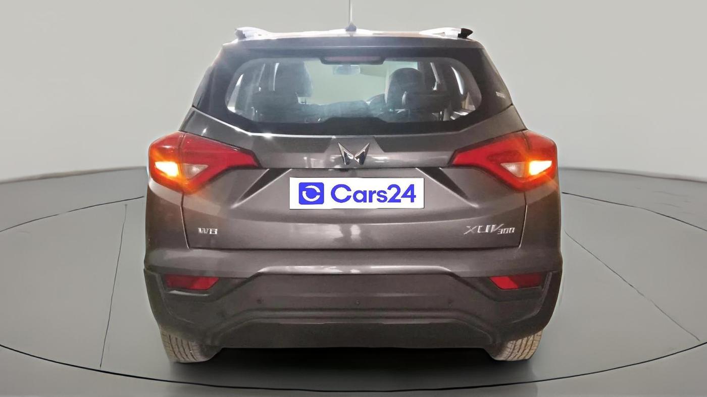 2023 Mahindra XUV300 W6 1.2 PETROL, Petrol, Manual, 7,856 km, exterior