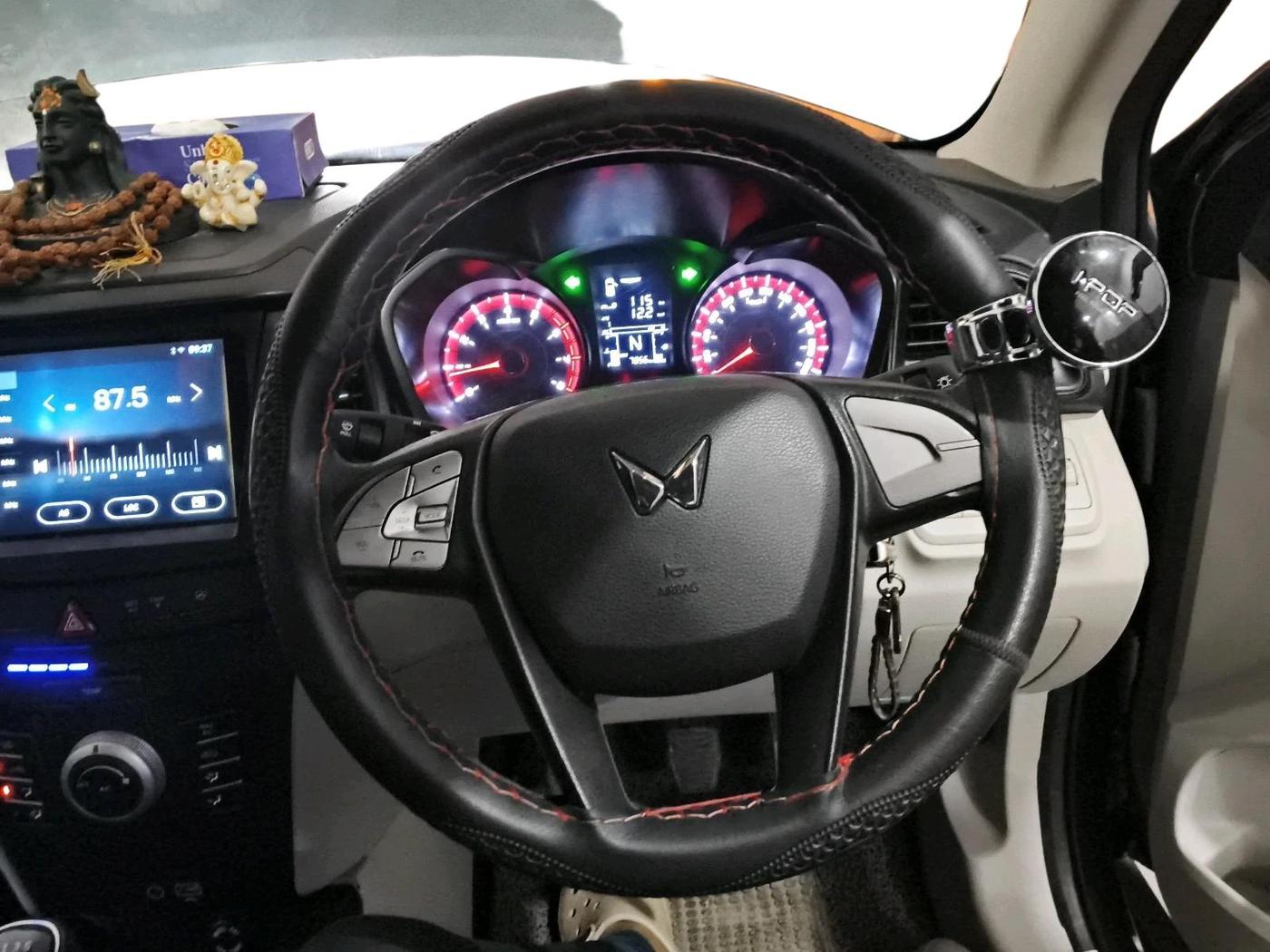 2023 Mahindra XUV300 W6 1.2 PETROL, Petrol, Manual, 7,856 km, interior