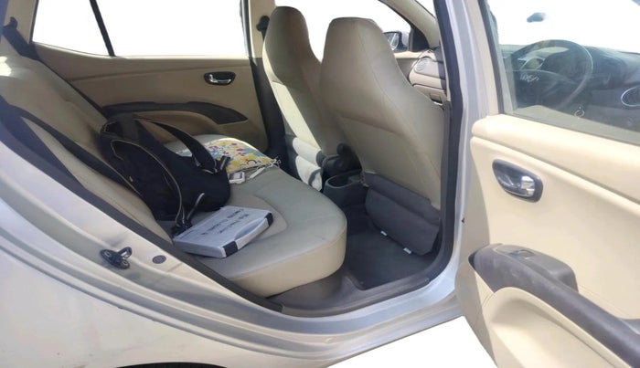 2011 Hyundai i10 MAGNA 1.2, Petrol, Manual, 32,053 km, interior