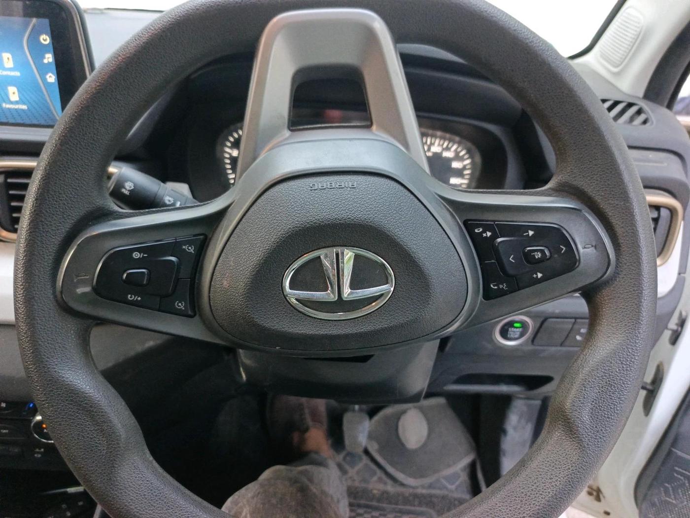 2023 Tata PUNCH ACCOMPLISHED MT, Petrol, Manual, 27,402 km, interior