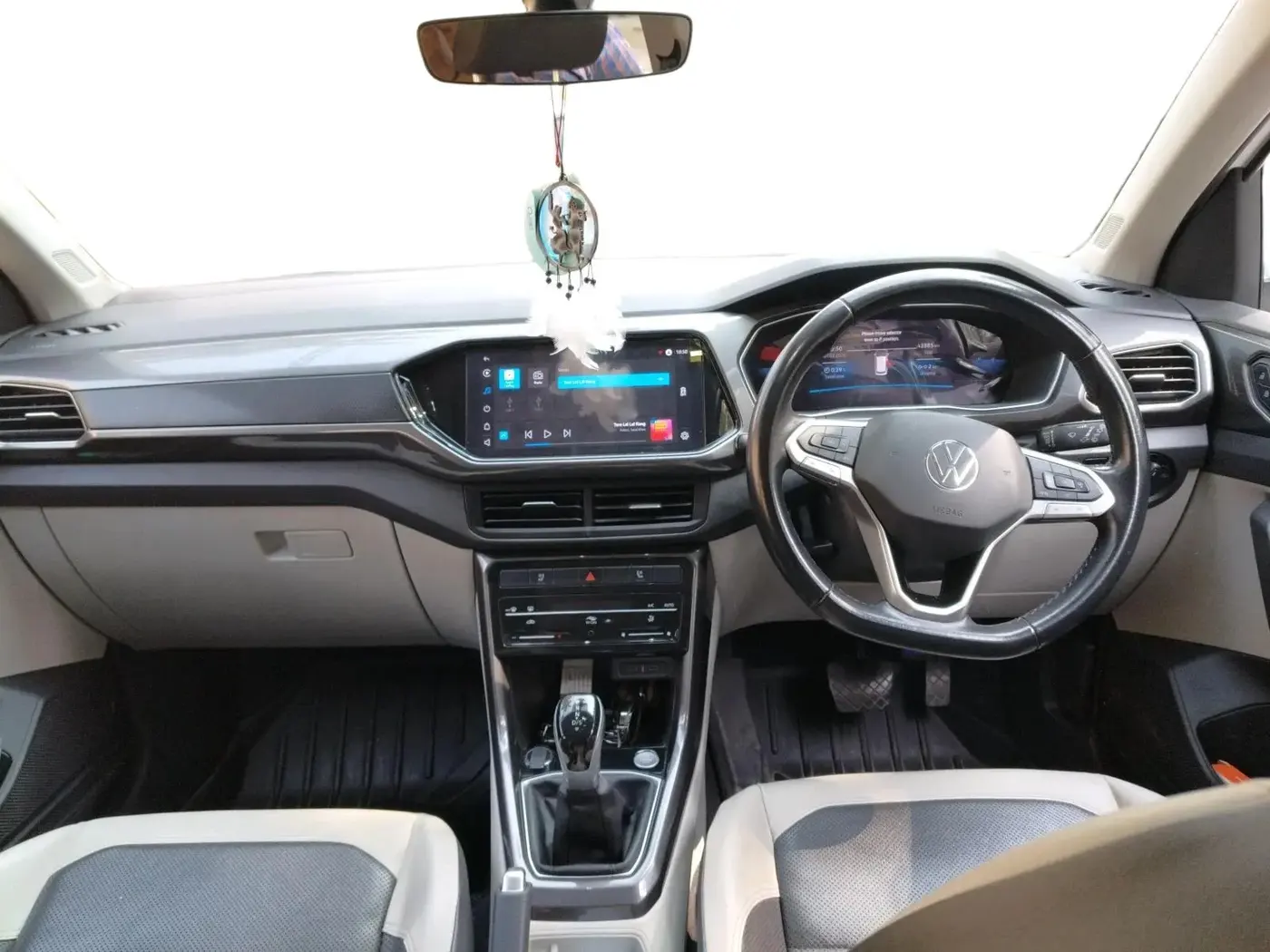 2022 Volkswagen TAIGUN TOPLINE 1.0 TSI AT, Petrol, Automatic, 43,884 km, interior