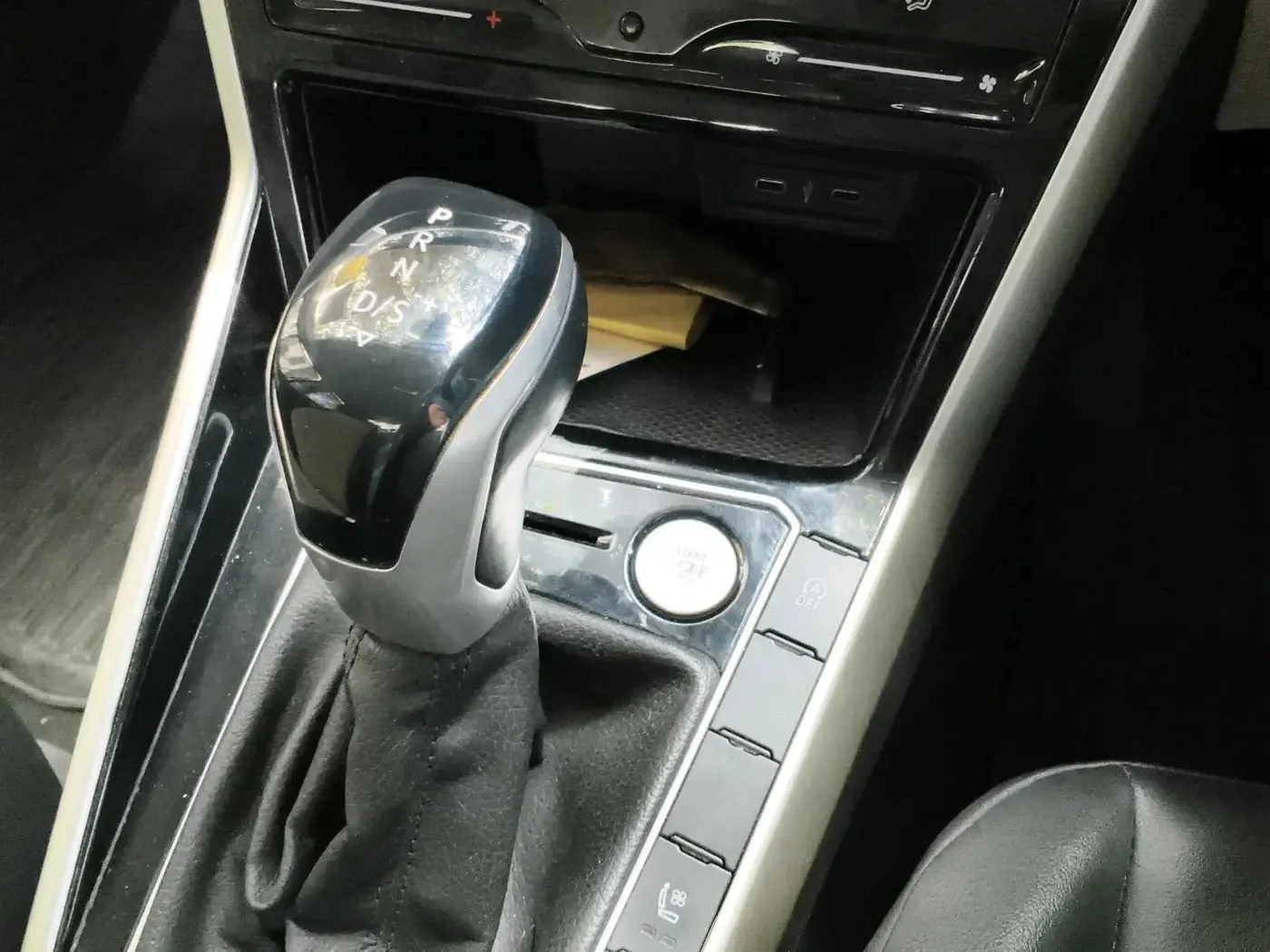 2023 Volkswagen VIRTUS TOPLINE TSI 1.0 AT, Petrol, Automatic, 59,251 km, interior