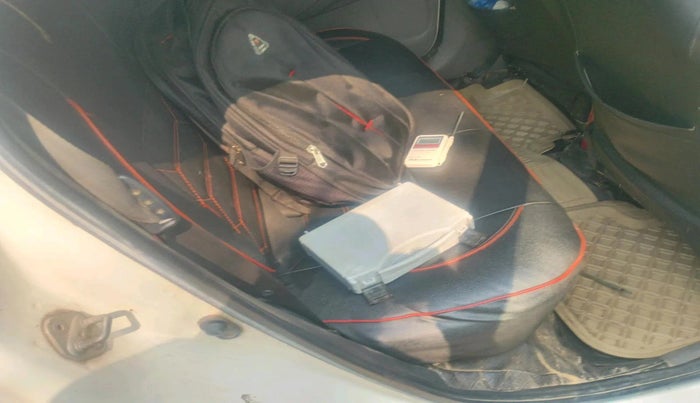 2011 Toyota Etios Liva G, Petrol, Manual, 1,15,403 km, interior