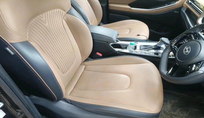 2024 Hyundai ALCAZAR Signature 6 STR 1.5 Turbo GDi Petrol DCT, Petrol, Automatic, 37,879 km, interior