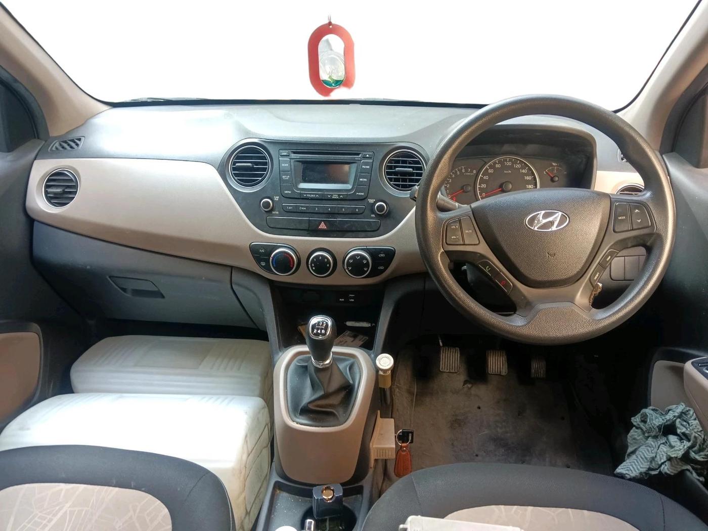 2016 Hyundai Grand i10 SPORTZ 1.2 KAPPA VTVT, Petrol, Manual, 27,323 km, interior