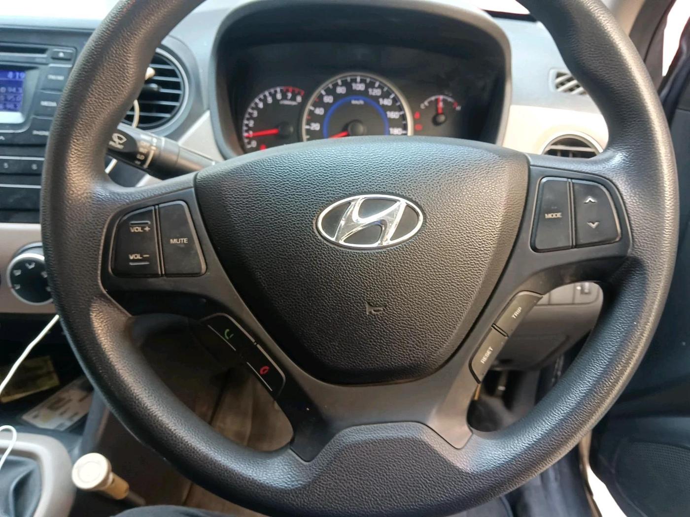 2016 Hyundai Grand i10 SPORTZ 1.2 KAPPA VTVT, Petrol, Manual, 27,323 km, interior