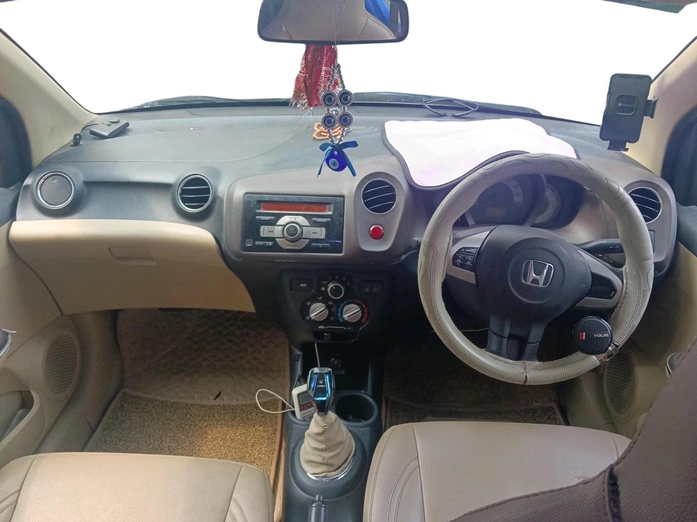 2013 Honda Brio V MT, Petrol, Manual, 60,243 km, interior