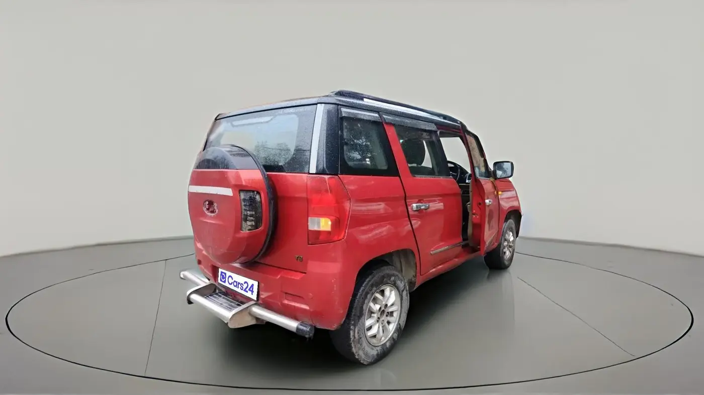 2017 Mahindra TUV300 T8 DUAL TONE, Diesel, Manual, 1,32,408 km, exterior