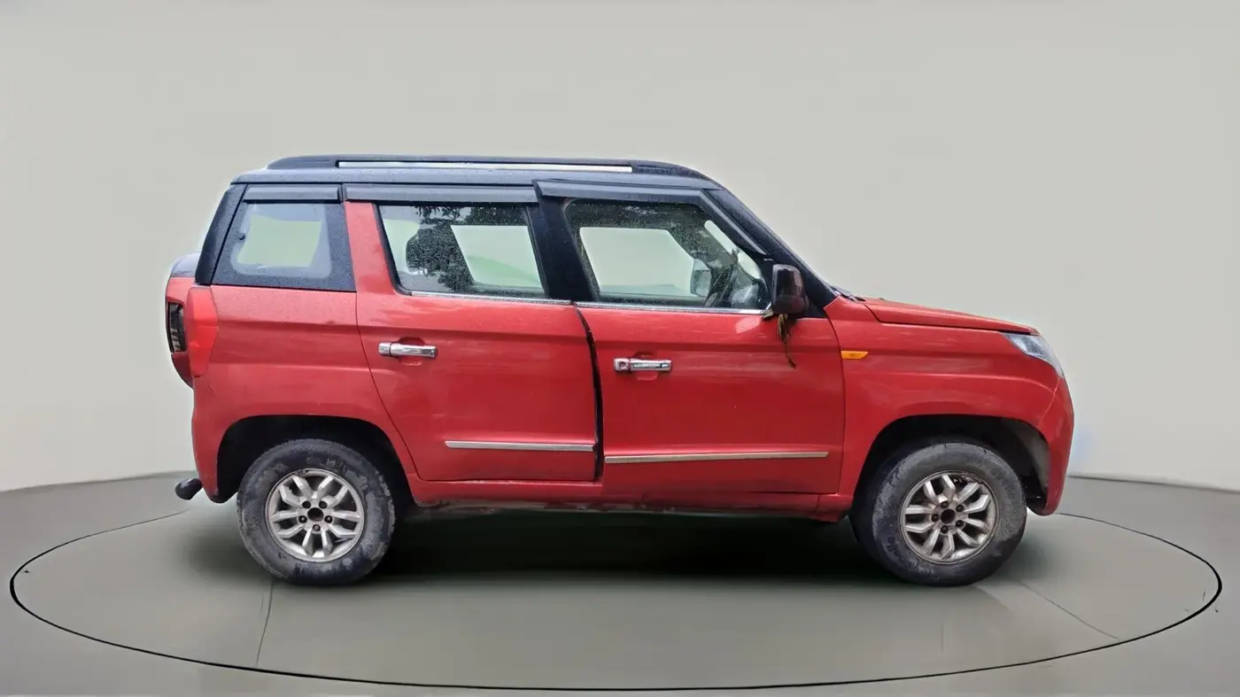 2017 Mahindra TUV300 T8 DUAL TONE, Diesel, Manual, 1,32,408 km, exterior