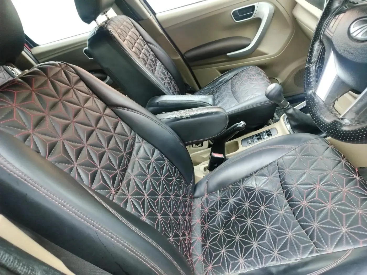 2017 Mahindra TUV300 T8 DUAL TONE, Diesel, Manual, 1,32,408 km, interior