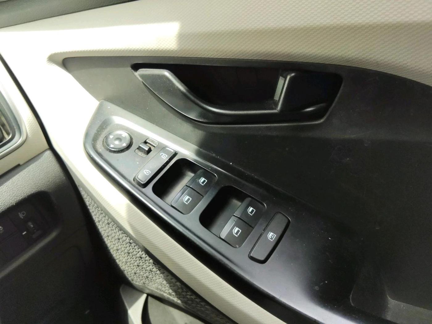 2023 Hyundai Creta EX 1.5 PETROL, Petrol, Manual, 35,348 km, interior