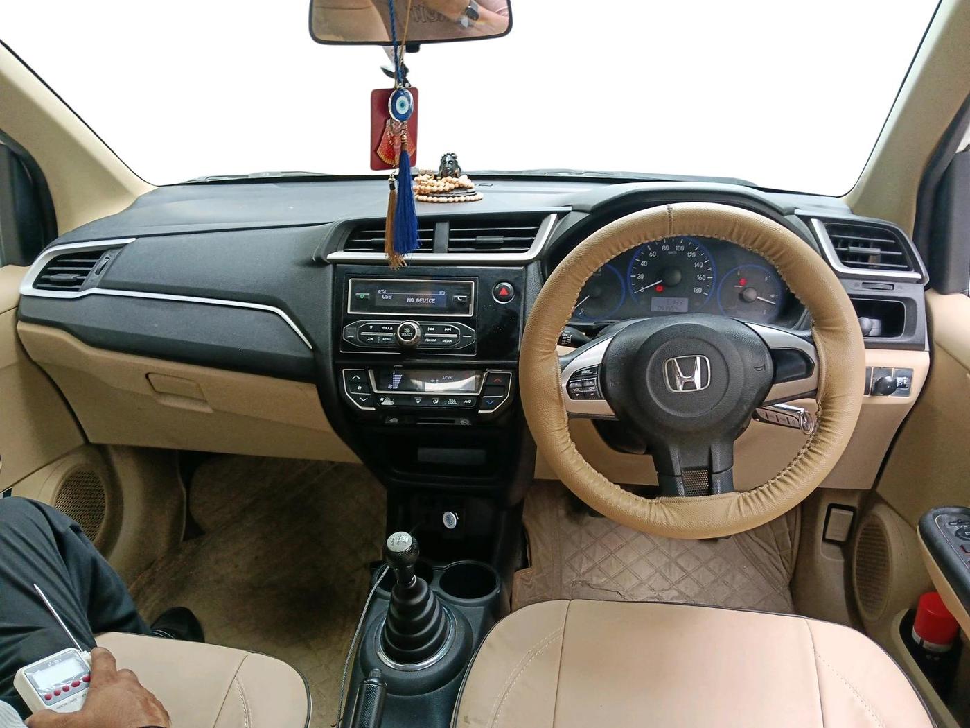 2016 Honda Amaze 1.2L I-VTEC S, CNG, Manual, 1,18,581 km, interior