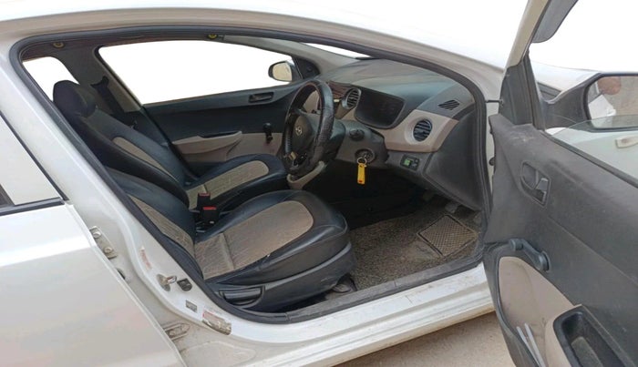 2016 Hyundai Xcent BASE 1.2, CNG, Manual, 4,16,439 km, interior