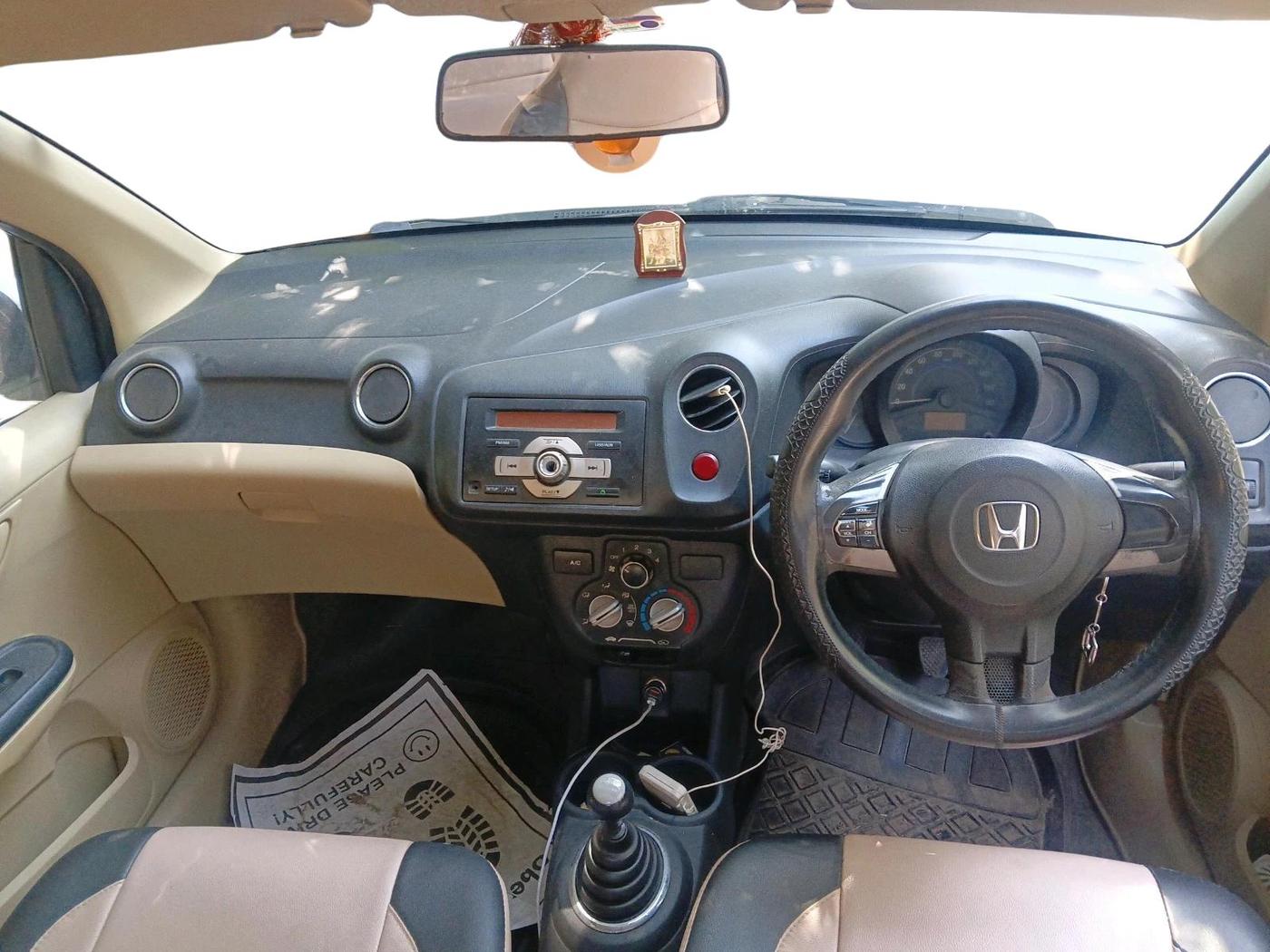 2015 Honda Amaze 1.2L I-VTEC S, CNG, Manual, 1,51,355 km, interior
