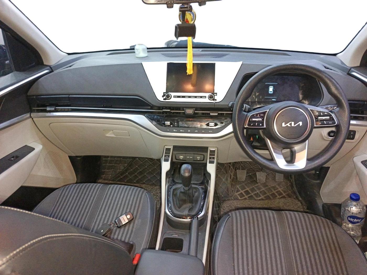 2023 KIA CARENS PRESTIGE PLUS 1.4 PETROL 7 STR, Petrol, Manual, 7,405 km, interior