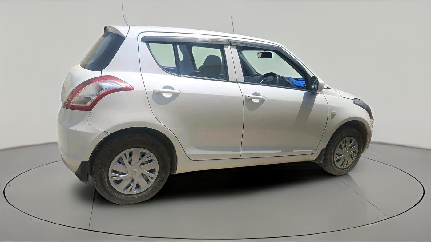 2015 Maruti Swift LXI (O), CNG, Manual, 2,34,623 km, exterior