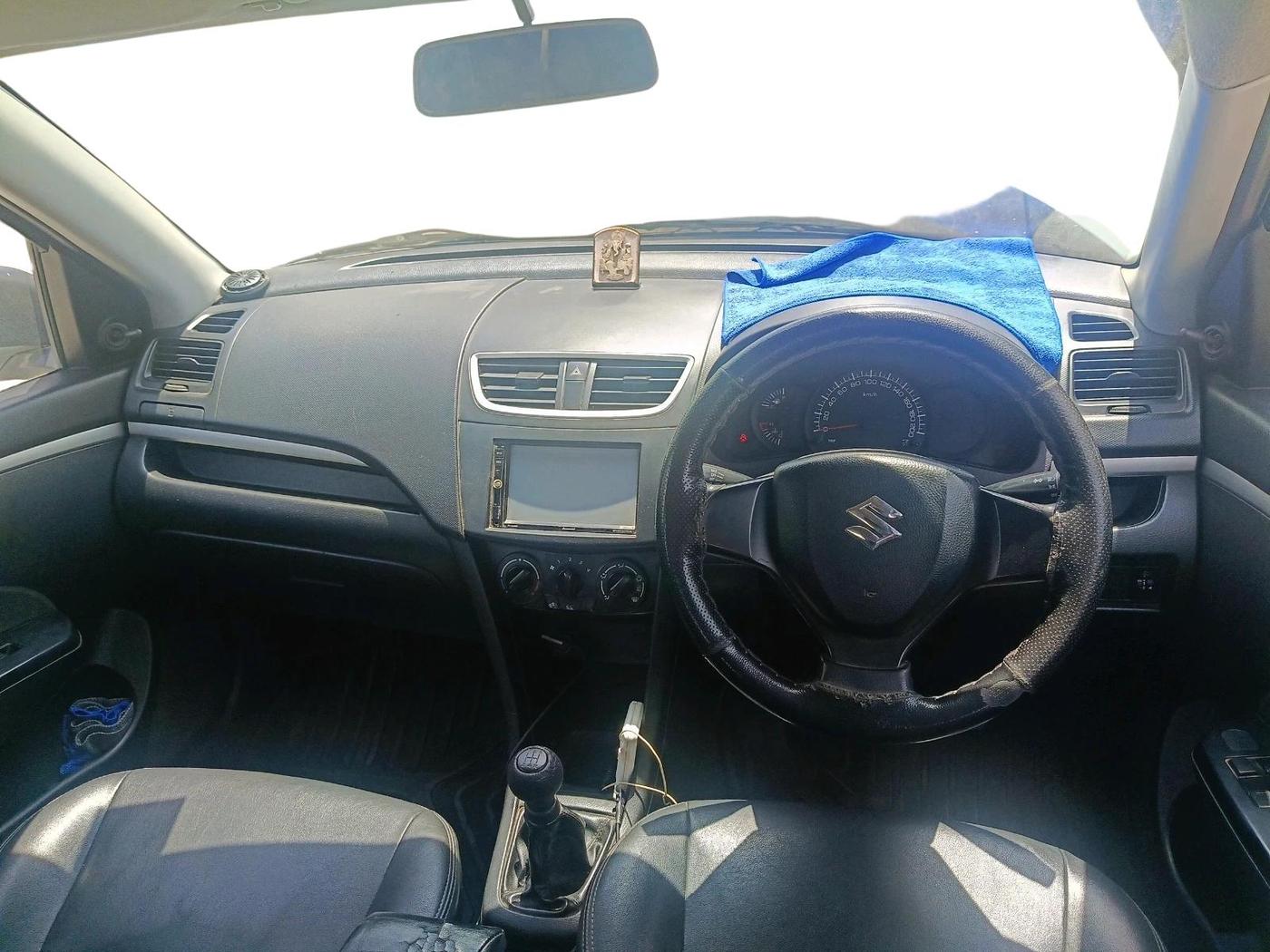 2015 Maruti Swift LXI (O), CNG, Manual, 2,34,623 km, interior