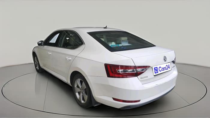 2018 Skoda Superb STYLE 2.0 TDI AT, Diesel, Automatic, 1,15,137 km, exterior