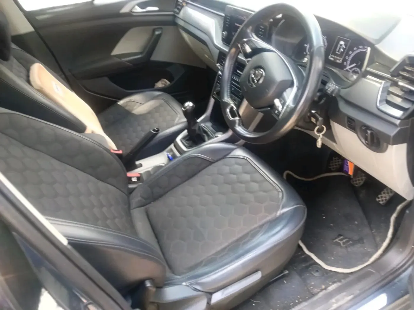 2022 Skoda KUSHAQ AMBITION 1.0L TSI MT, Petrol, Manual, 1,14,609 km, interior