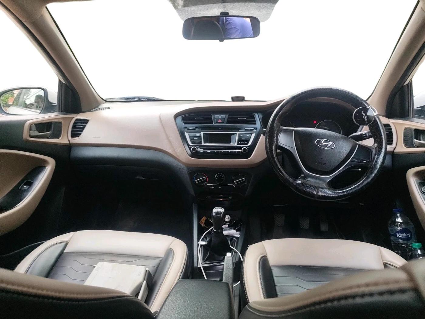 2017 Hyundai Elite i20 MAGNA EXECUTIVE 1.2, Petrol, Manual, 1,23,621 km, interior
