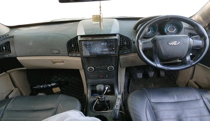2017 Mahindra XUV500 W4 1.99, Diesel, Manual, 61,756 km, interior