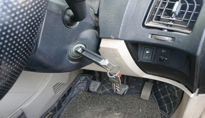 2017 Mahindra XUV500 W4 1.99, Diesel, Manual, 61,756 km, interior