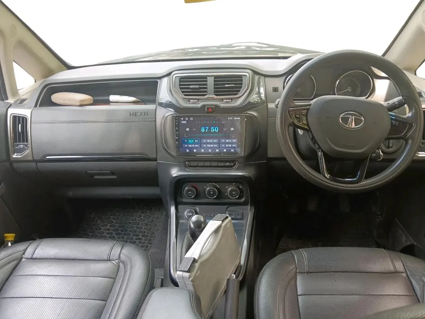 2018 Tata Hexa XE 4X2 7 STR, Diesel, Manual, 1,17,248 km, interior