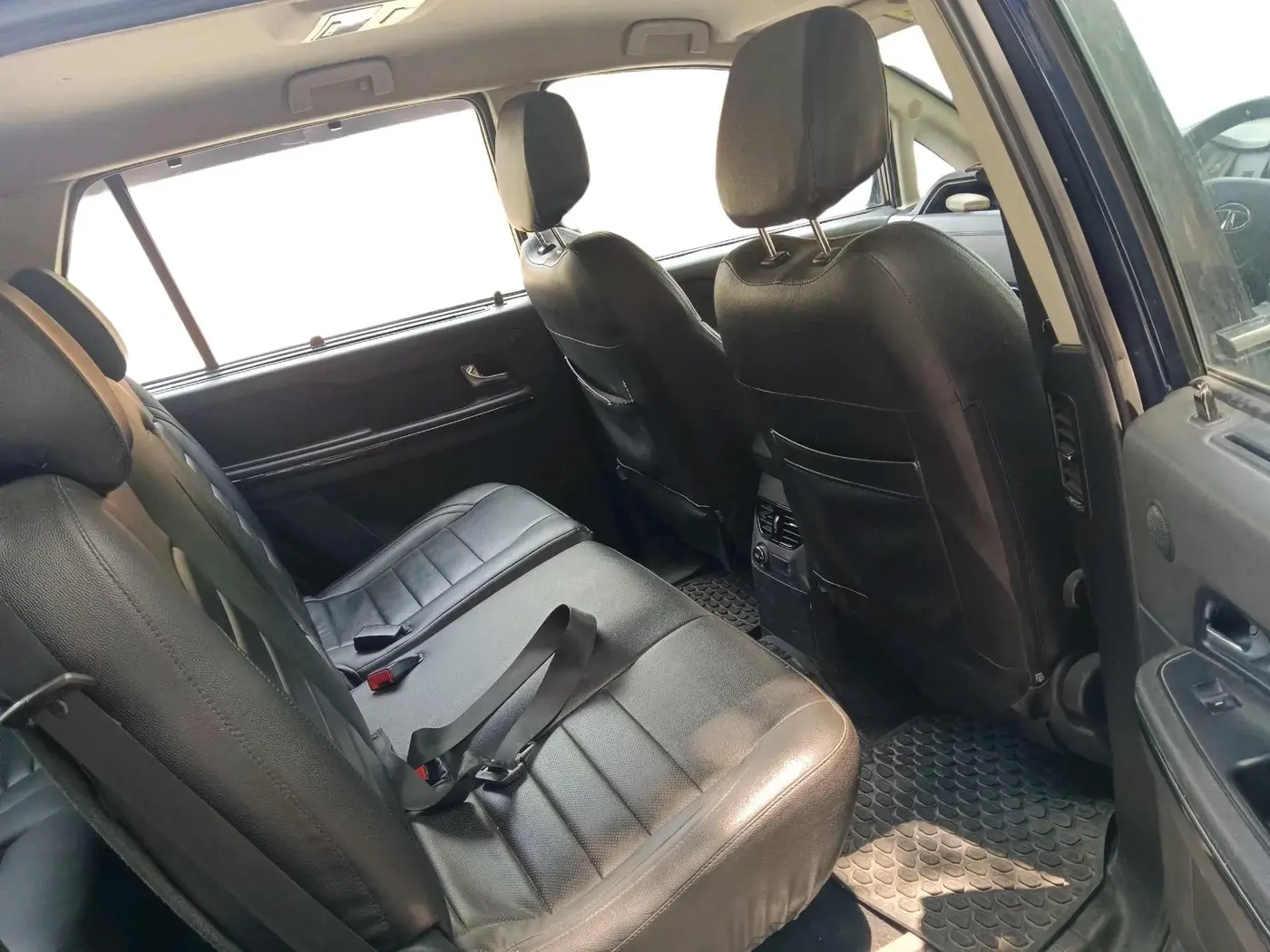 2018 Tata Hexa XE 4X2 7 STR, Diesel, Manual, 1,17,248 km, interior