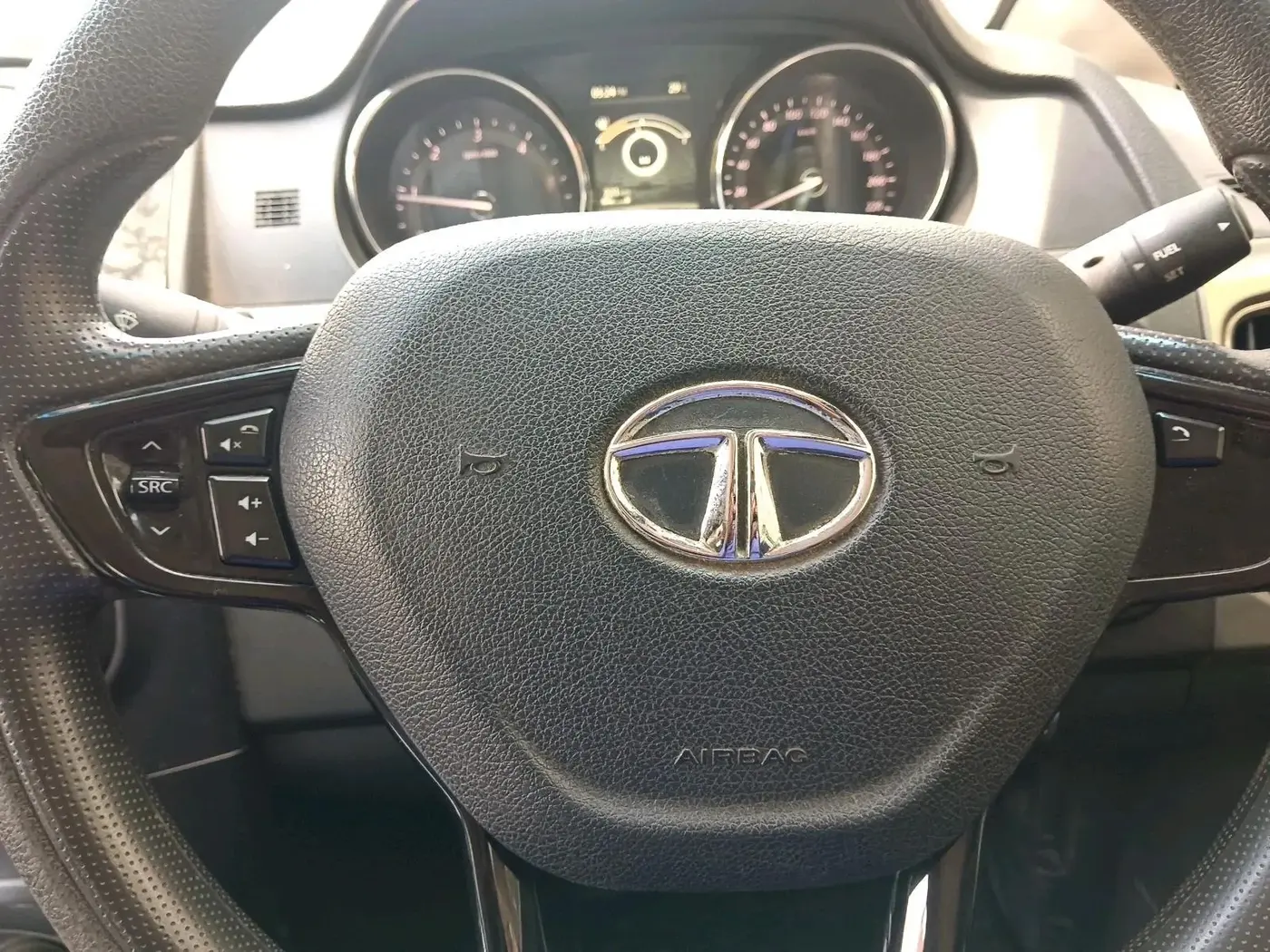 2018 Tata Hexa XE 4X2 7 STR, Diesel, Manual, 1,17,248 km, interior