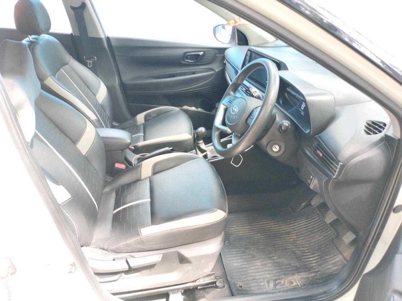 2021 Hyundai NEW I20 SPORTZ 1.2 MT DUAL TONE, Petrol, Manual, 41,775 km, interior