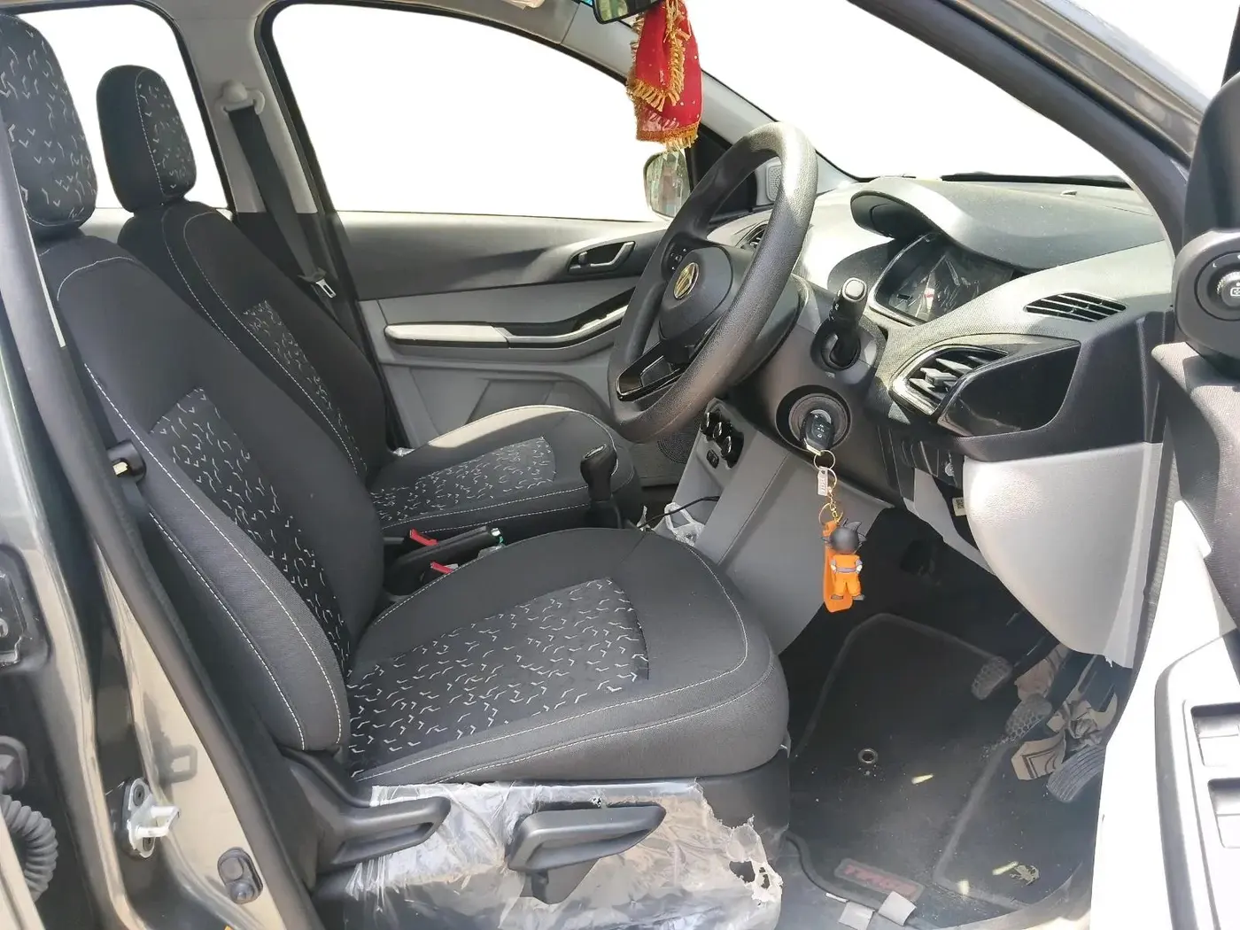 2024 Tata Tiago XT (O) PETROL, Petrol, Manual, 4,389 km, interior