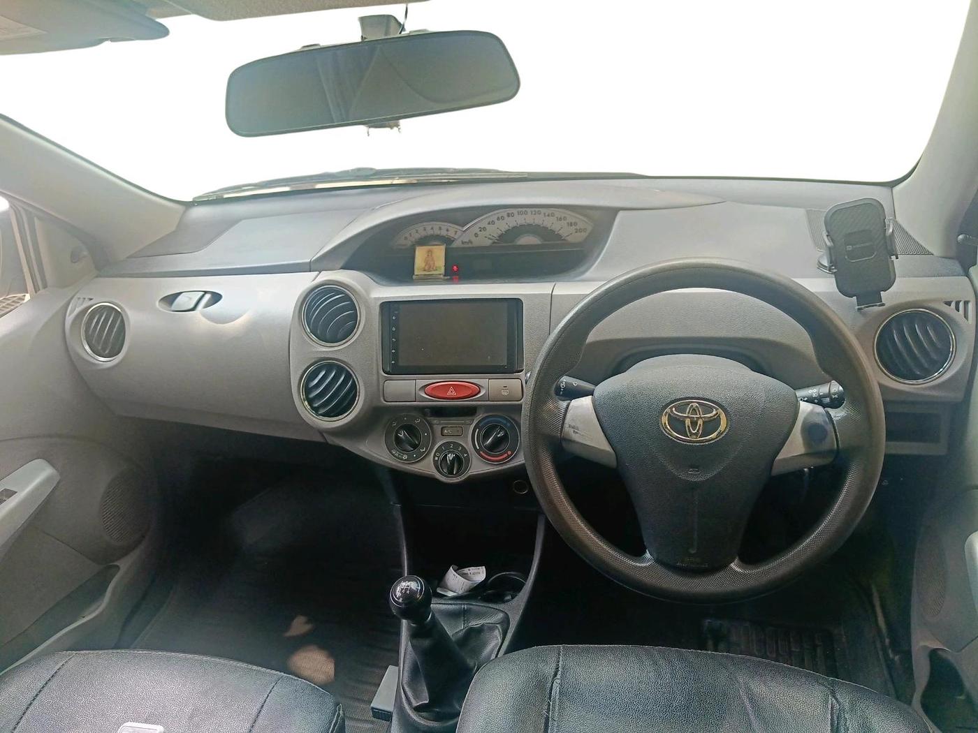 2011 Toyota Etios V, Petrol, Manual, 95,515 km, interior