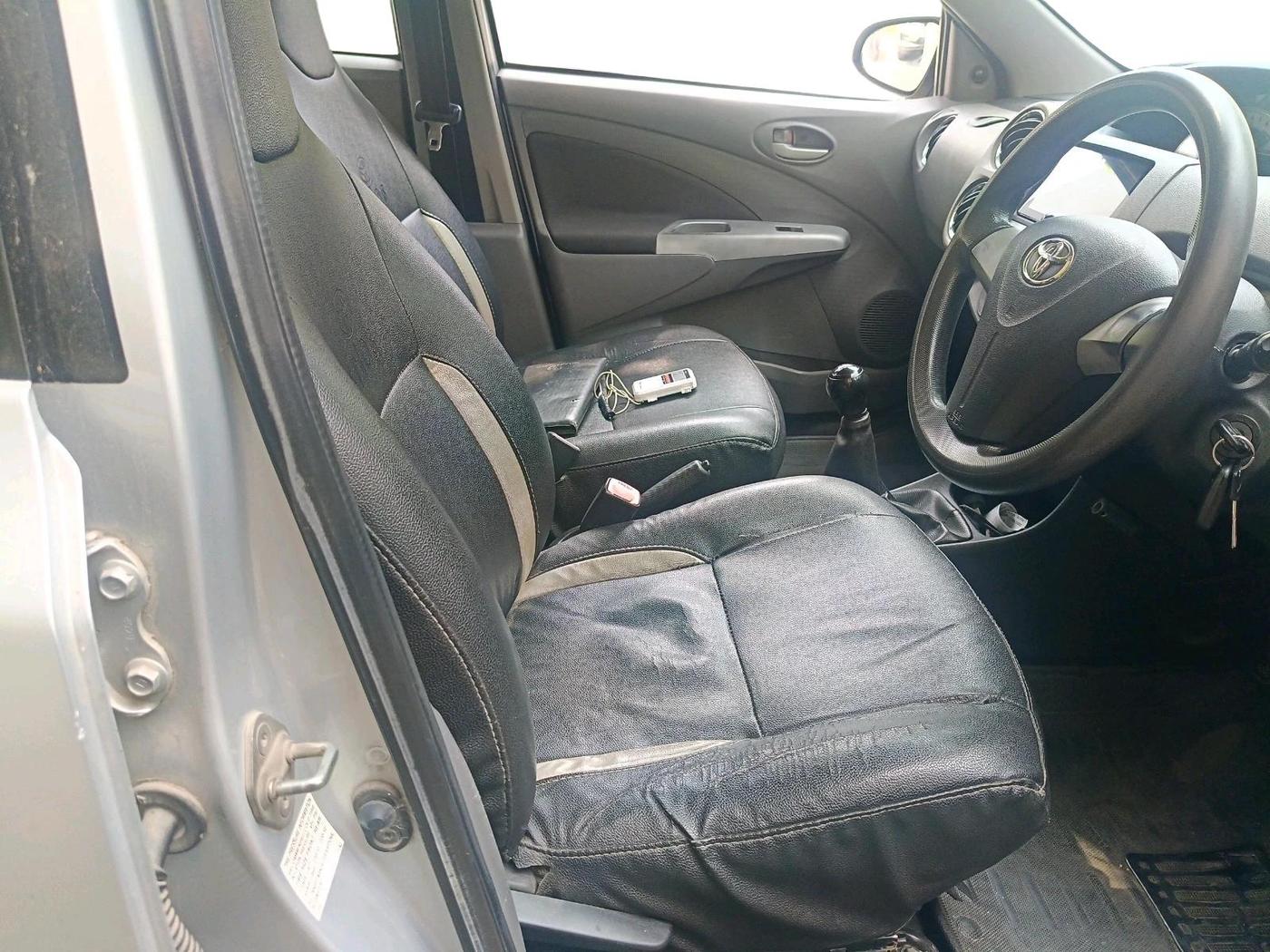2011 Toyota Etios V, Petrol, Manual, 95,515 km, interior