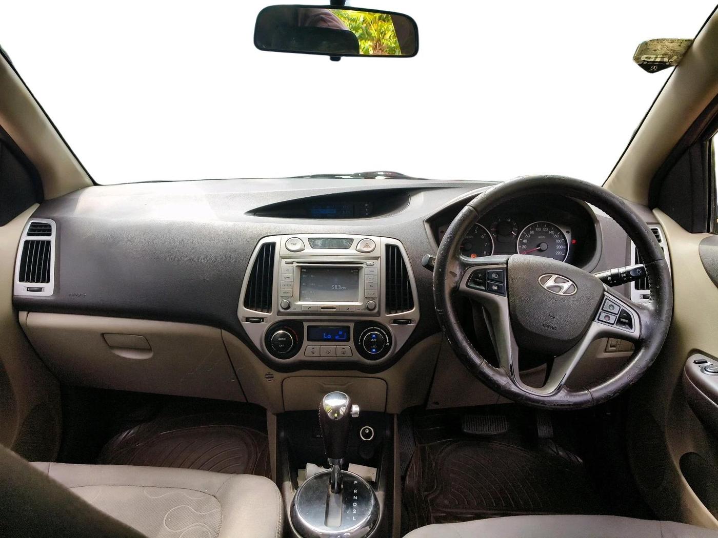 2011 Hyundai i20 ASTA 1.4 AT WITH AVN, Petrol, Automatic, 75,437 km, interior