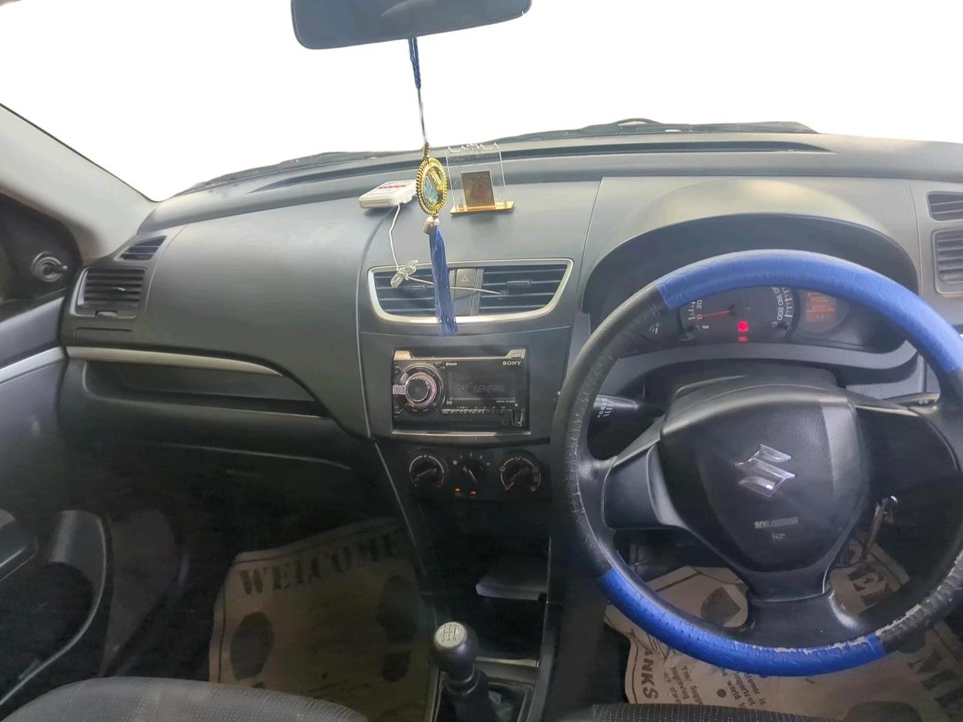 2017 Maruti Swift LXI (O), CNG, Manual, 89,987 km, interior