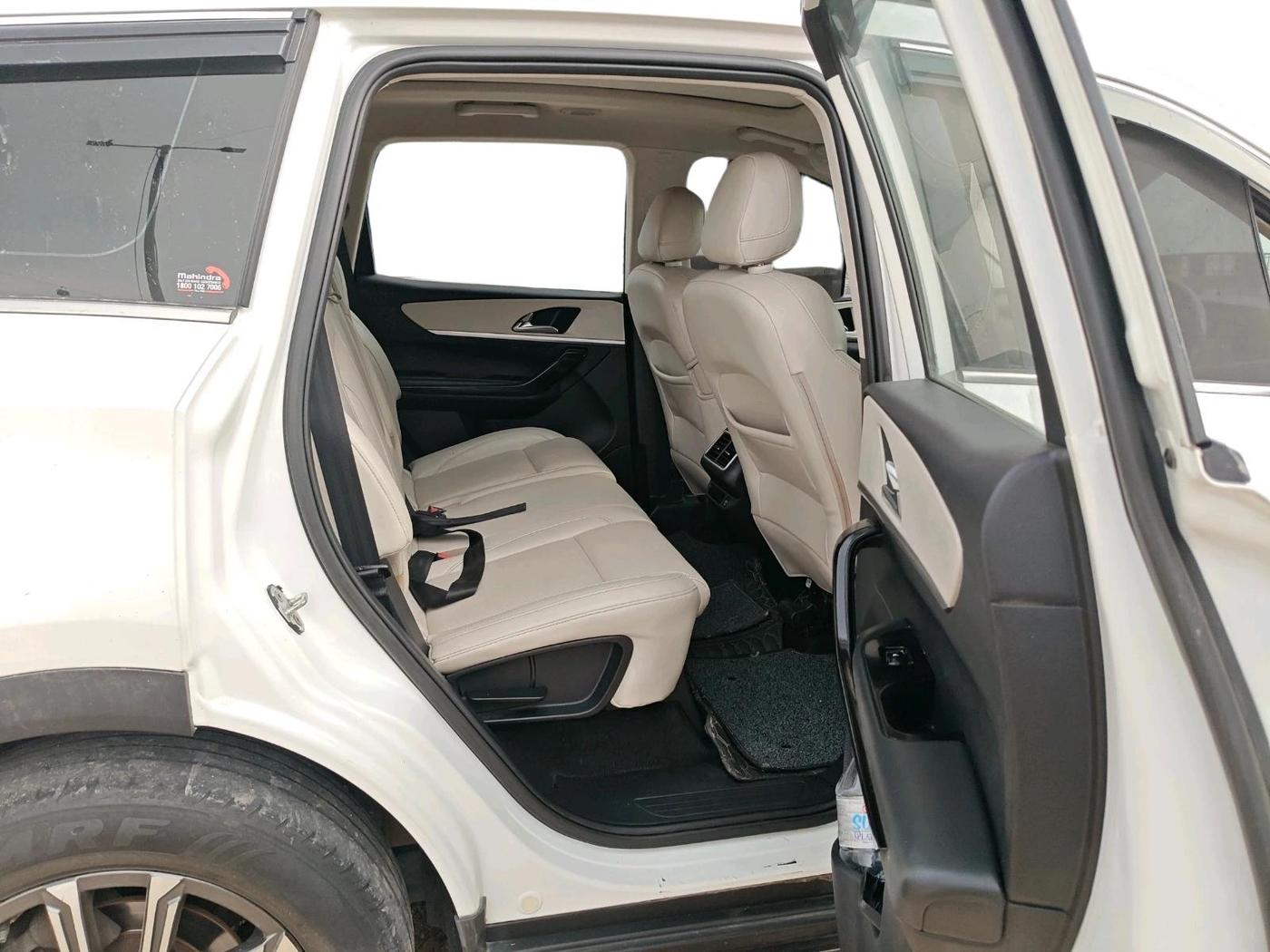 2021 Mahindra XUV700 AX 7 P AT 7 STR, Petrol, Automatic, 77,120 km, interior