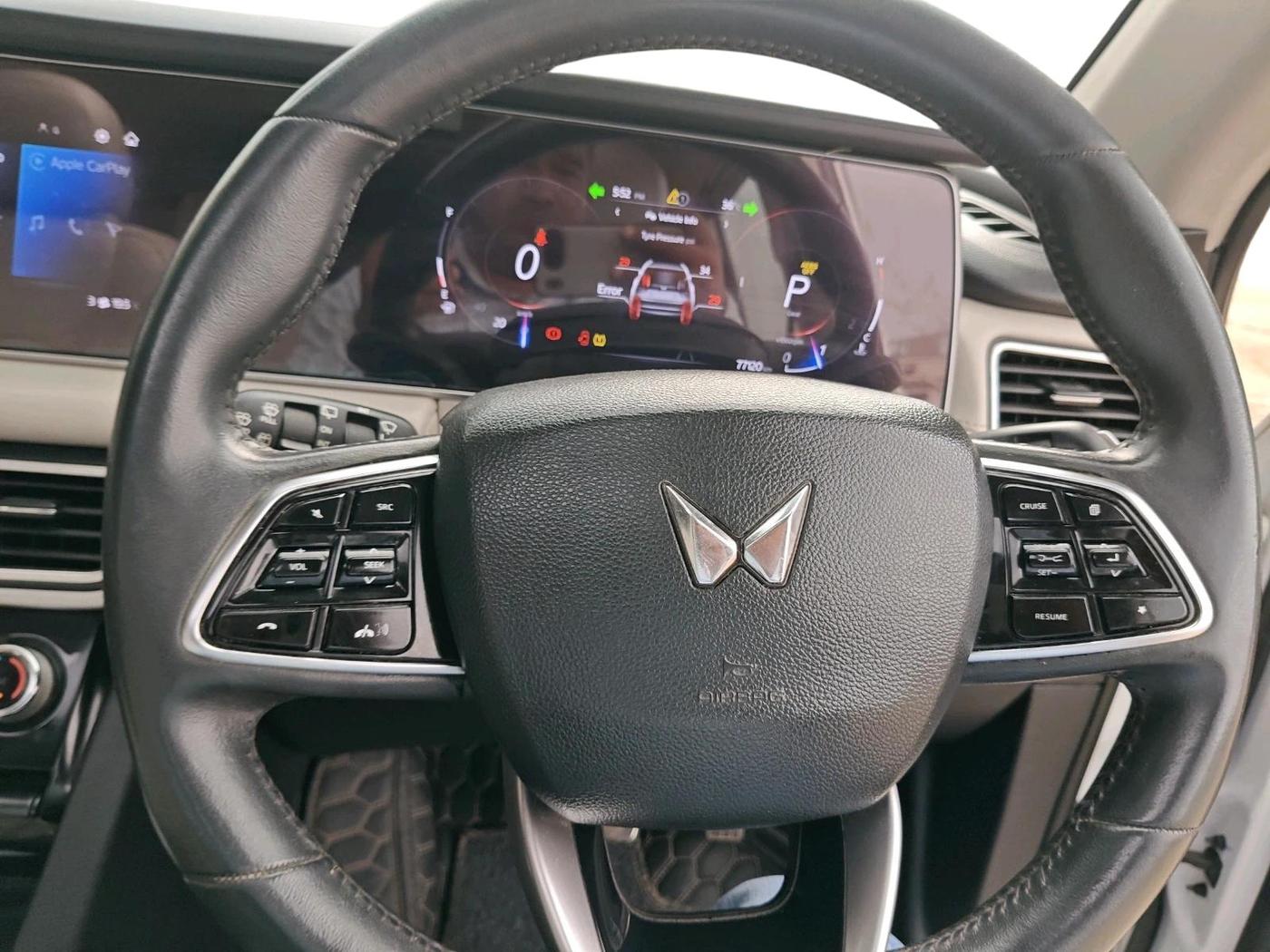 2021 Mahindra XUV700 AX 7 P AT 7 STR, Petrol, Automatic, 77,120 km, interior
