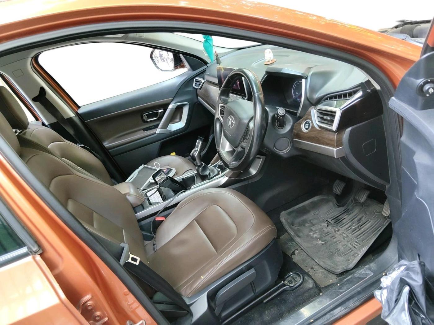 2019 Tata Harrier XZ 2.0L, Diesel, Manual, 1,18,013 km, interior