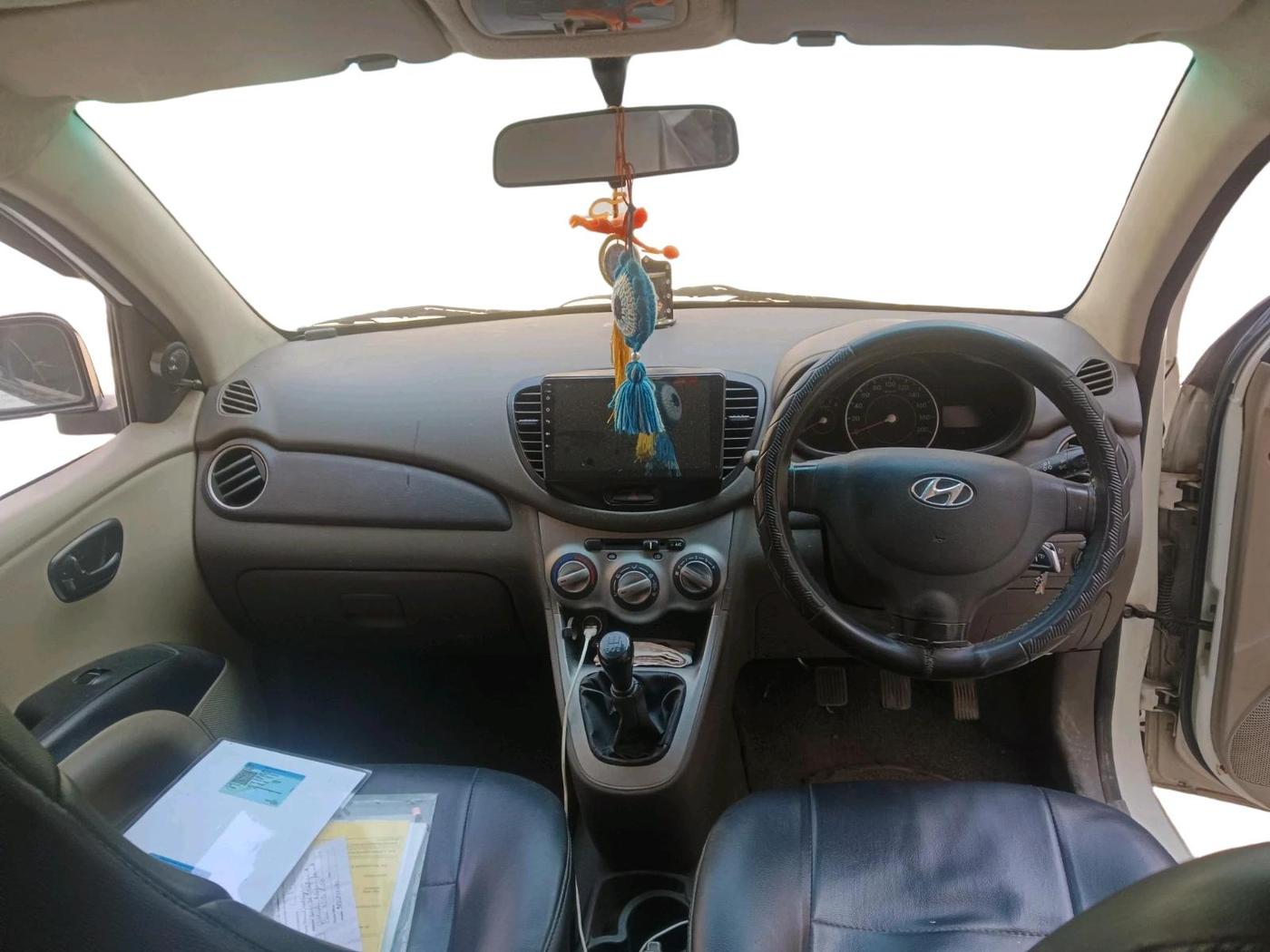 2014 Hyundai i10 MAGNA 1.1, Petrol, Manual, 1,00,208 km, interior