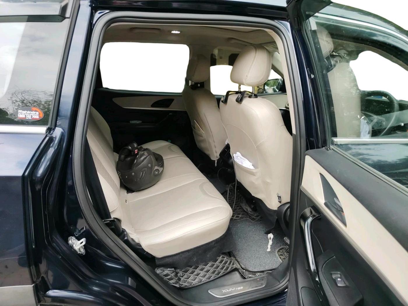 2022 Mahindra XUV700 AX 5 P AT 5 STR, Petrol, Automatic, 22,075 km, interior