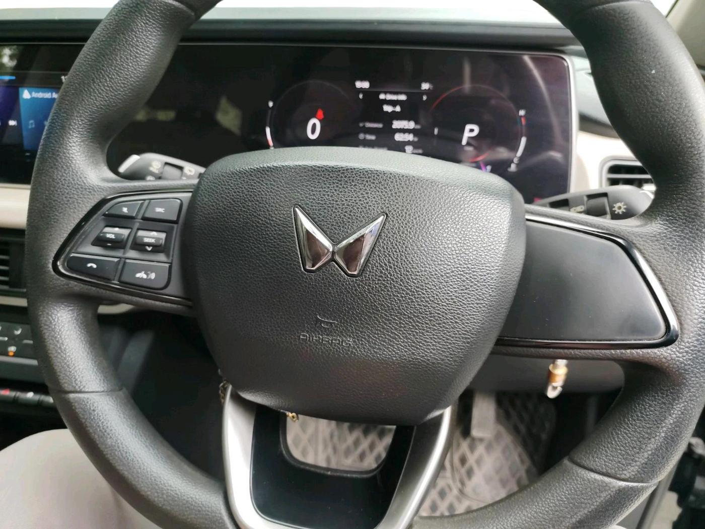2022 Mahindra XUV700 AX 5 P AT 5 STR, Petrol, Automatic, 22,075 km, interior