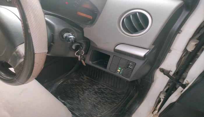 2011 Maruti Wagon R 1.0 LXI CNG, CNG, Manual, 2,20,172 km, interior