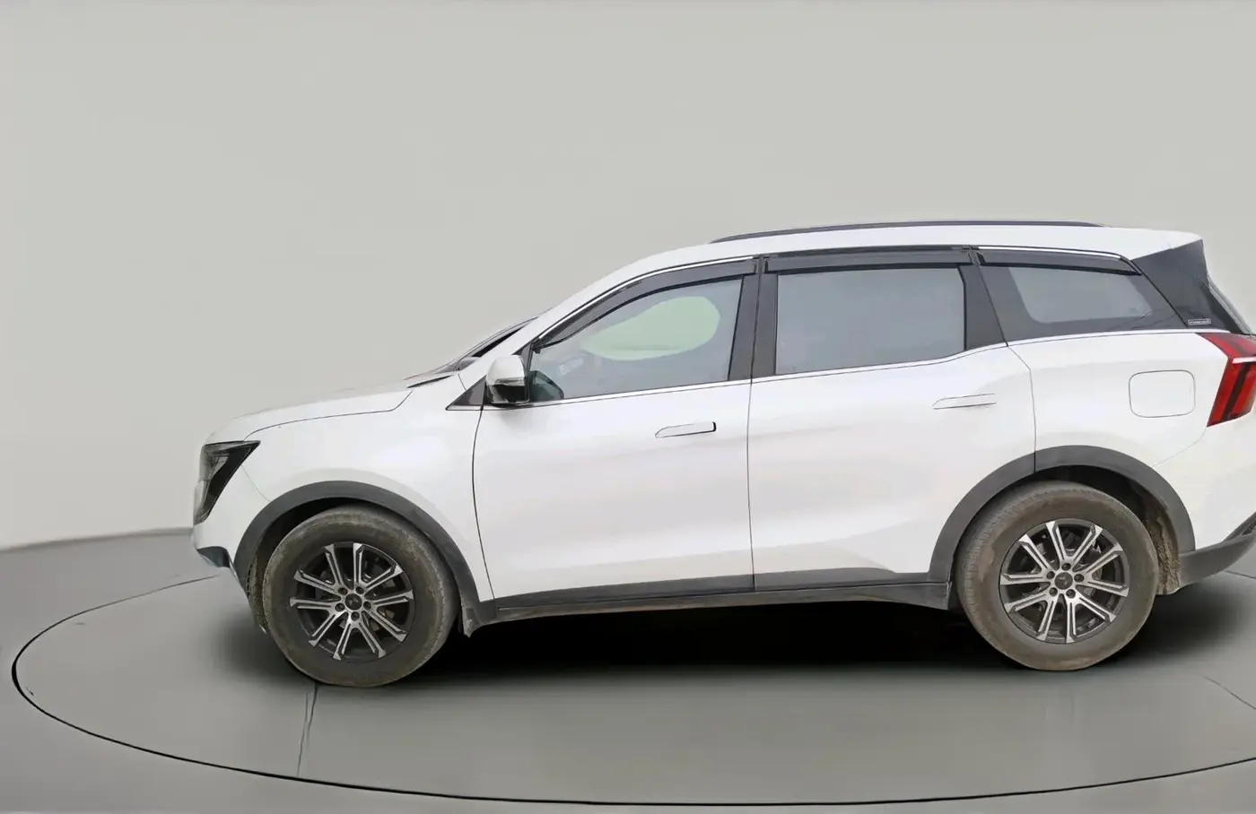 2022 Mahindra XUV700 AX 7 LUXURY D AT 7 STR, Diesel, Automatic, 36,626 km, exterior