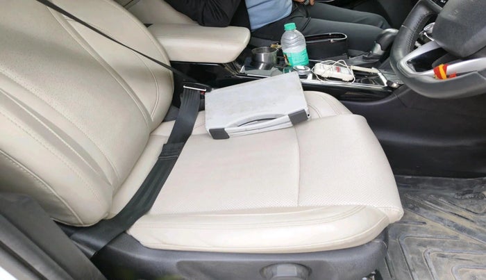 2022 Mahindra XUV700 AX 7 LUXURY D AT 7 STR, Diesel, Automatic, 36,626 km, interior