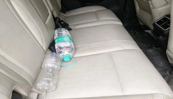 2022 Mahindra XUV700 AX 7 LUXURY D AT 7 STR, Diesel, Automatic, 36,626 km, interior