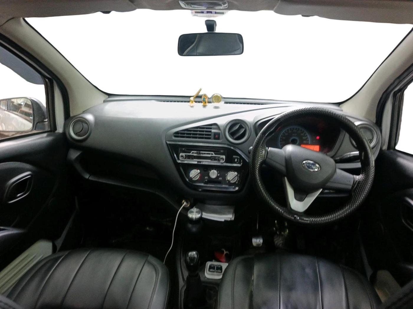 2017 Datsun Redi Go T (O), Petrol, Manual, 1,06,794 km, interior
