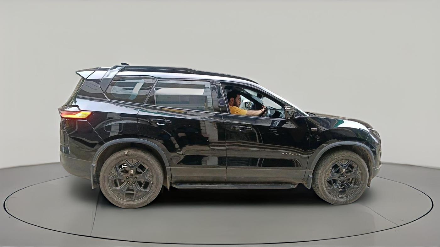 2025 Tata Safari ACCOMPLISHED PLUS DARK EDITION AT, Diesel, Automatic, 30,672 km, exterior