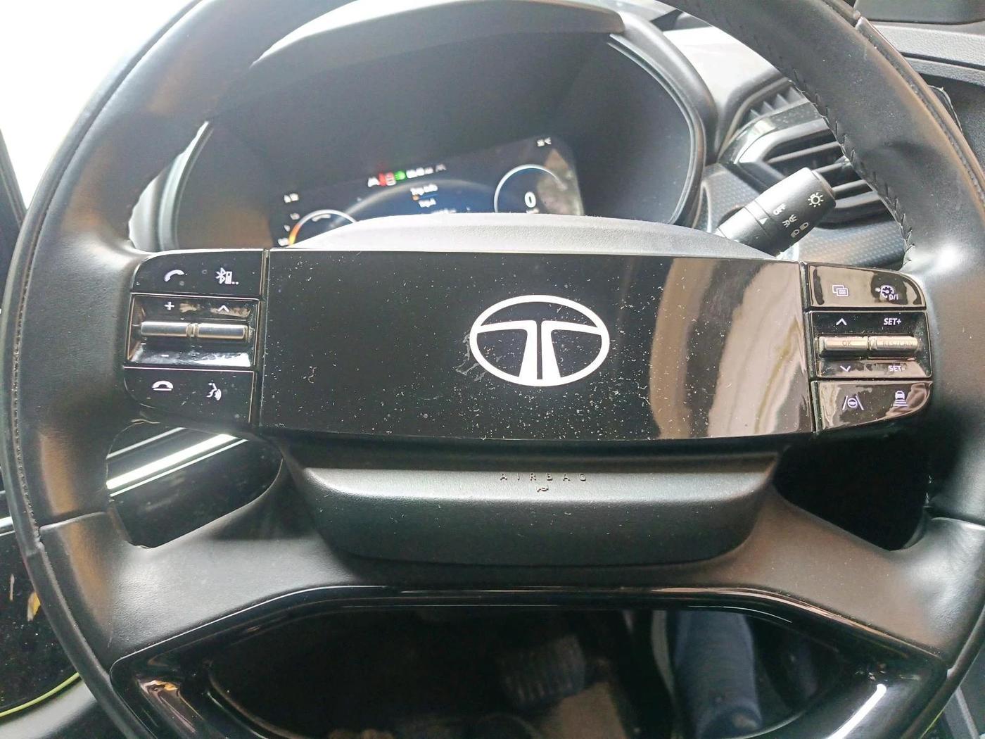 2025 Tata Safari ACCOMPLISHED PLUS DARK EDITION AT, Diesel, Automatic, 30,672 km, interior